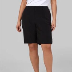 WOMEN'S STRETCH WOVEN BERMUDA SHORT - BLACK / 12